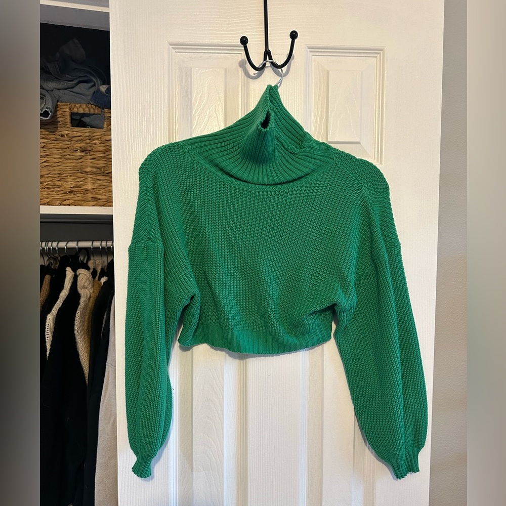 Cropped Green Turtleneck Knit Sweater
